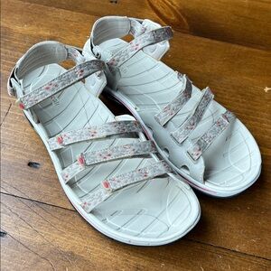 L.L. Bean Beige Tan Hiking Sandals Hook Loop Adjustable 293474 Women’s Size 8M.